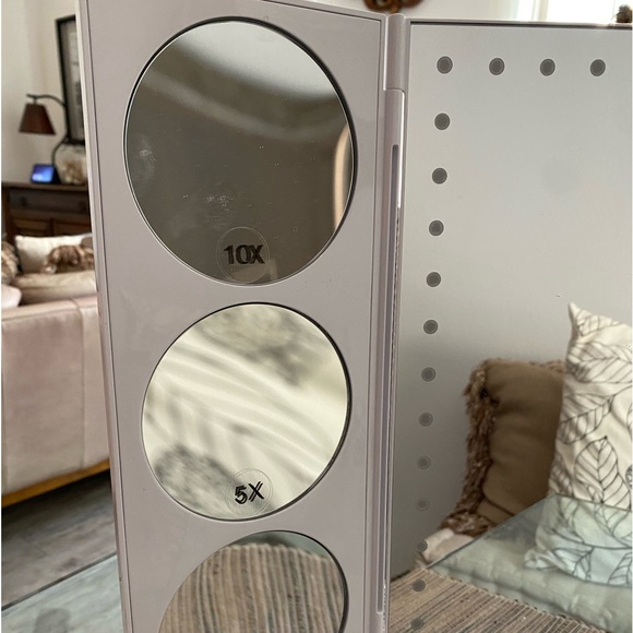 Glo Tech adjustable Bluetooth adjustable mirror. - Picture 7 of 8